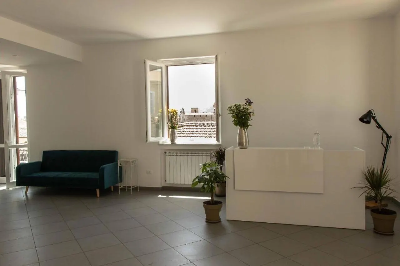 Sopramoltivolti Hotel Palermo 2*,